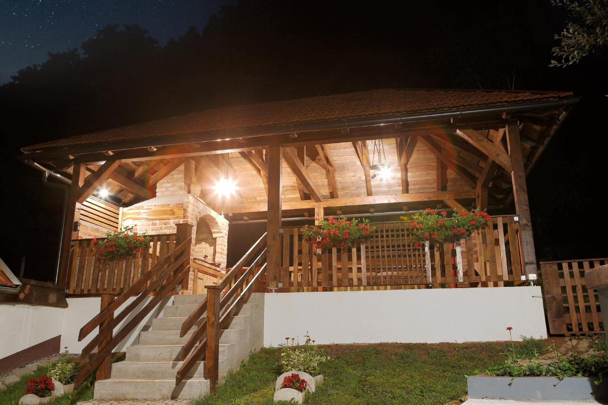 Holiday House Green Oasis Otočac Exterior foto