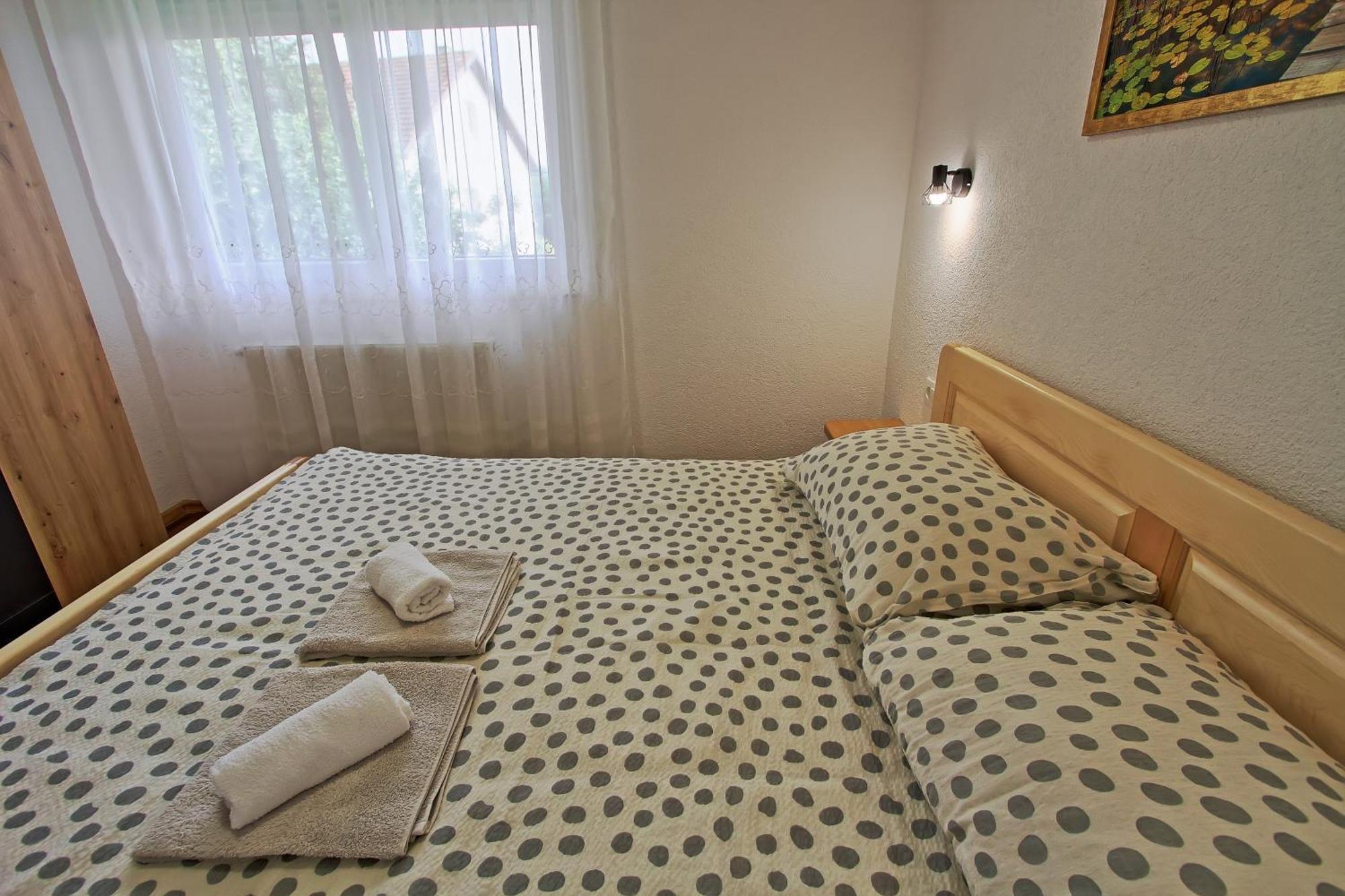 Holiday House Green Oasis Otočac Exterior foto